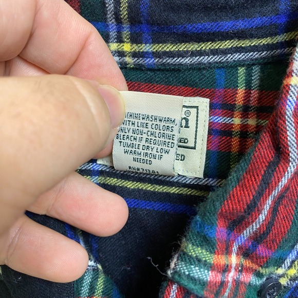 LL Bean Mens Plaid Flannel Shirt Size L-Reg Red Slightly Fitted Cotton - Picture 3 of 8